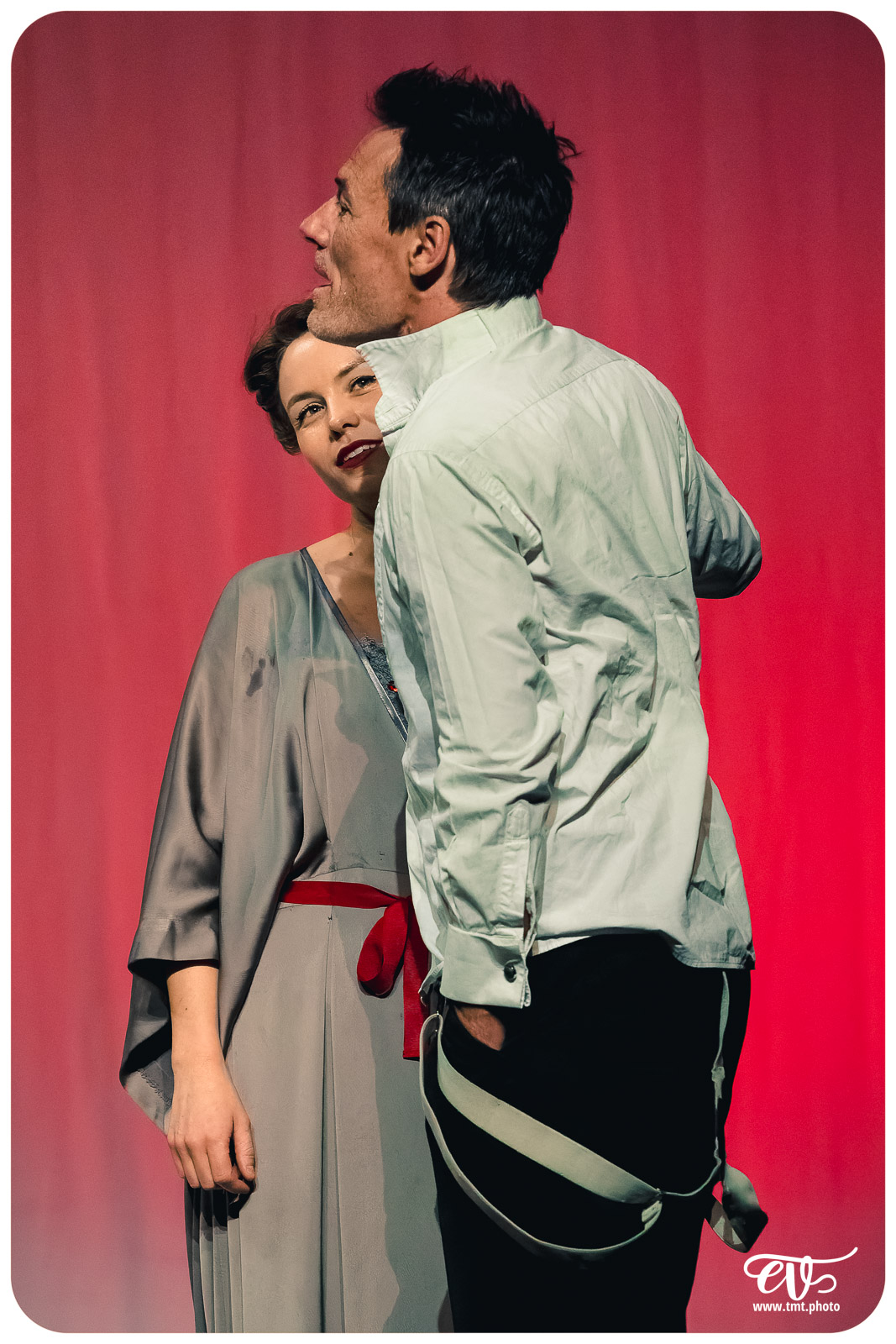 UN FIL A LA PATTE (CIE VIVA)